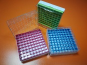 Криокоробка из PC полистирола выдерживает до - 196 С на 100 мест для 2 мл пробирок Криокоробка из PC полистирола выдерживает до - 196 С на 100 мест для 2 мл пробирок